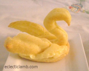 Swan-Cream-Puff-W