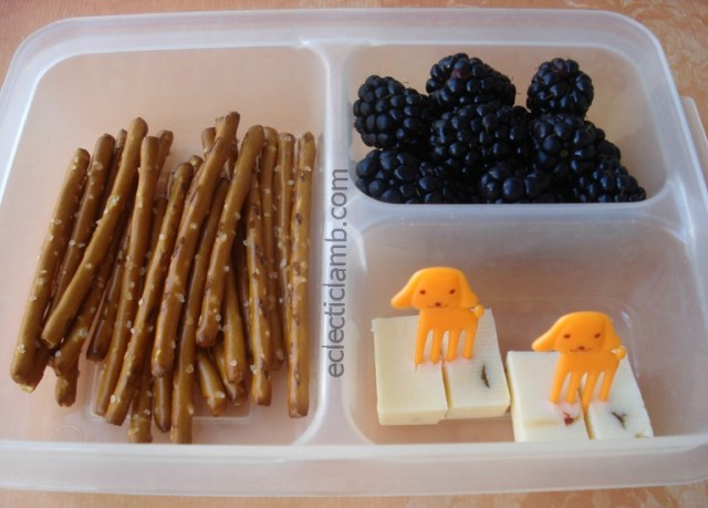 Pretzel Blackberry an Cheese Bento