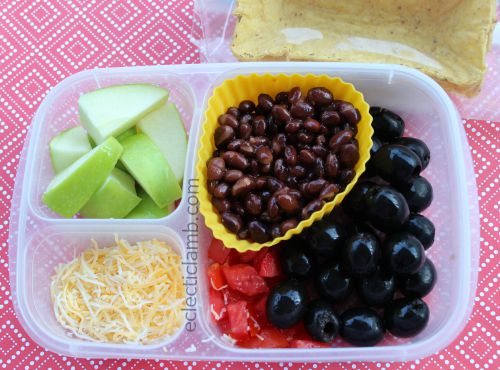Taco lunch with apples