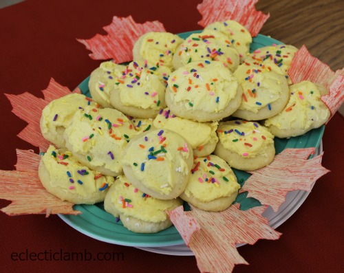 frosted Cookies on corn husk leaves