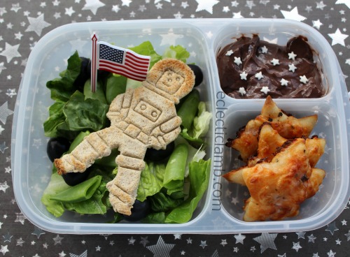 astronaut-salad-with-pizza-stars
