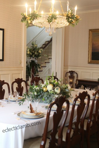 christmas-table-view-of-stairway