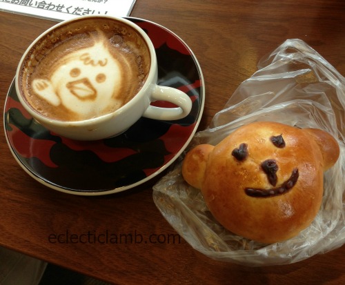 latte-art-and-bear-bread