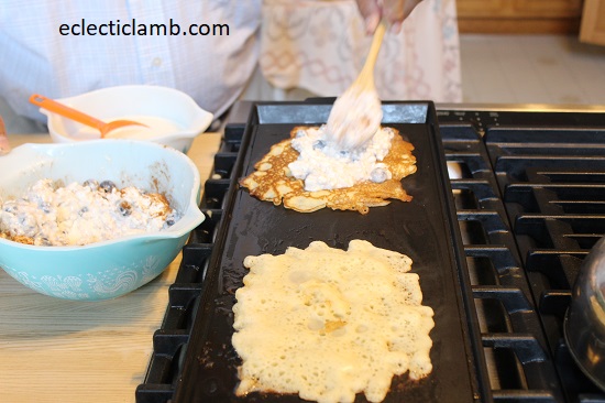 add filling to blintzes