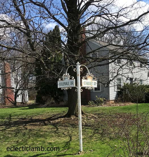 Hollyvale Sign